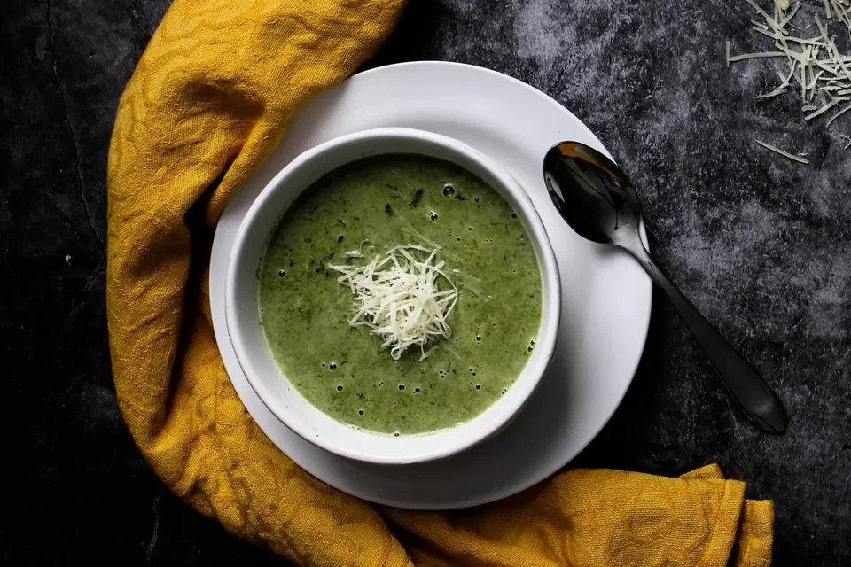 Creamy Spinach Soup with Parmesan