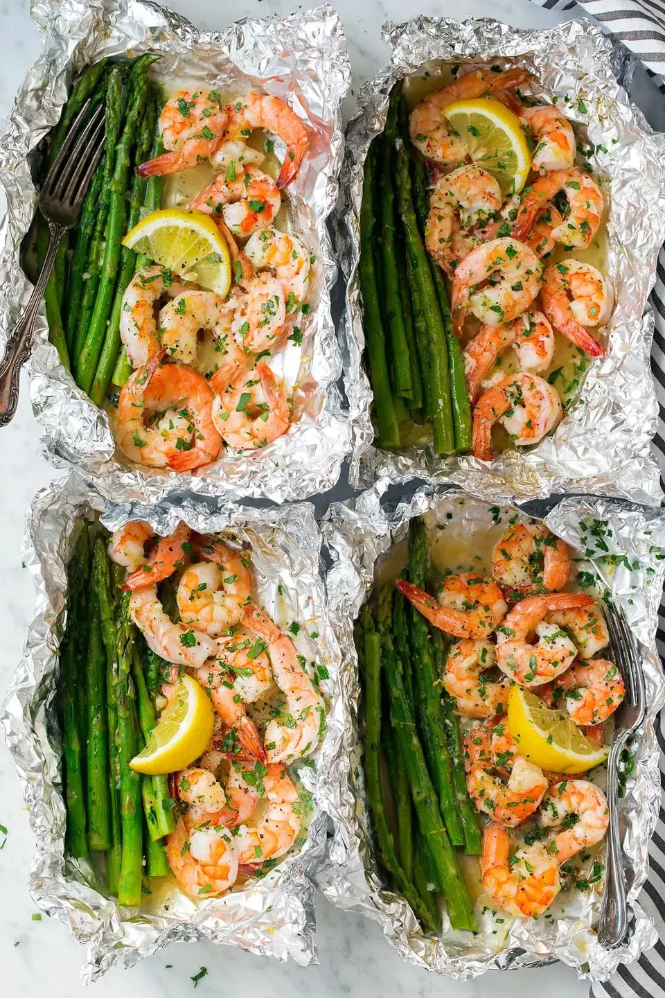 Lemon Garlic Shrimp and Asparagus Foil Packets