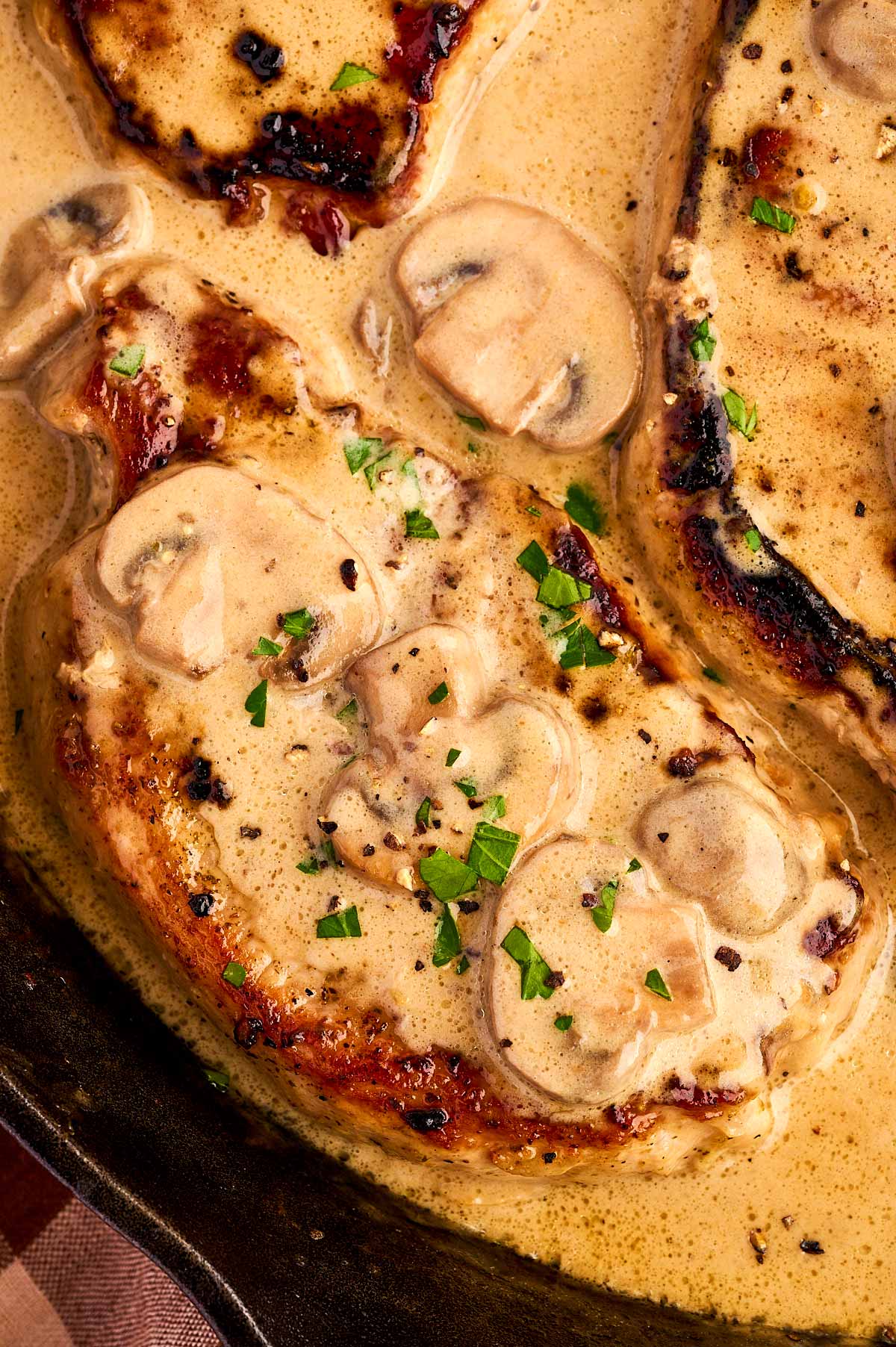 Pork Chops with Creamy Mushroom Sauce