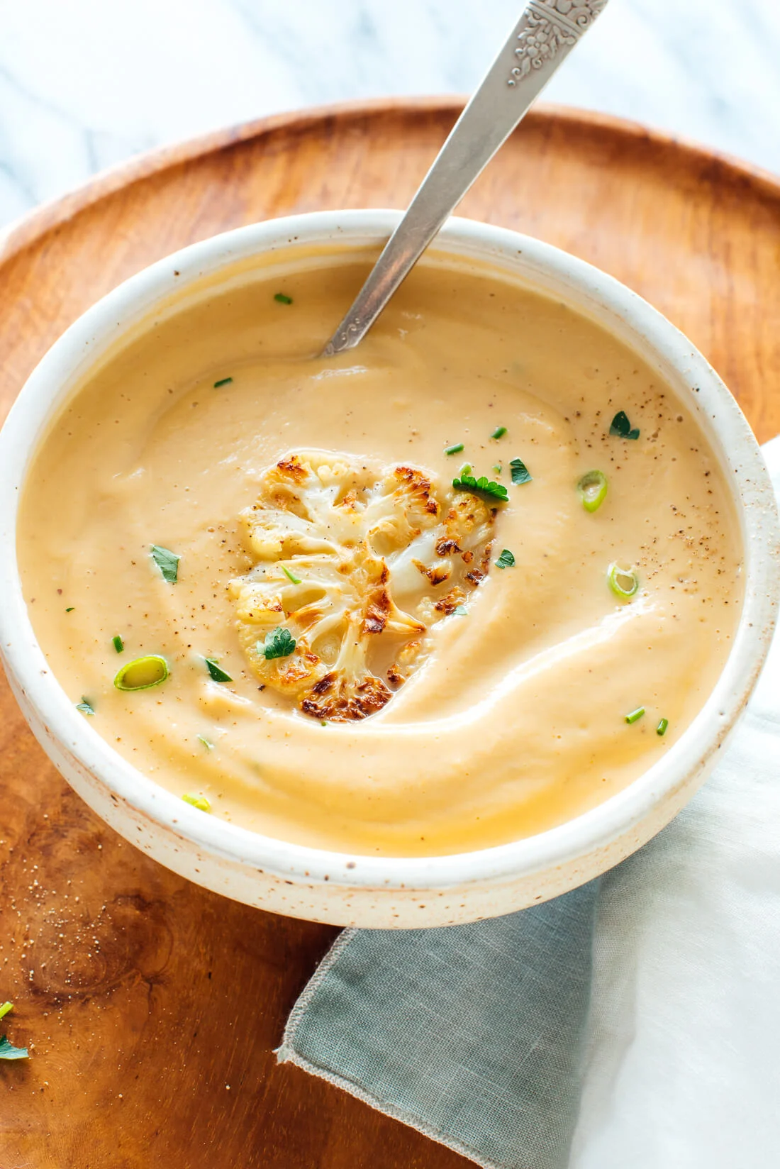 Roasted Garlic Cauliflower Soup