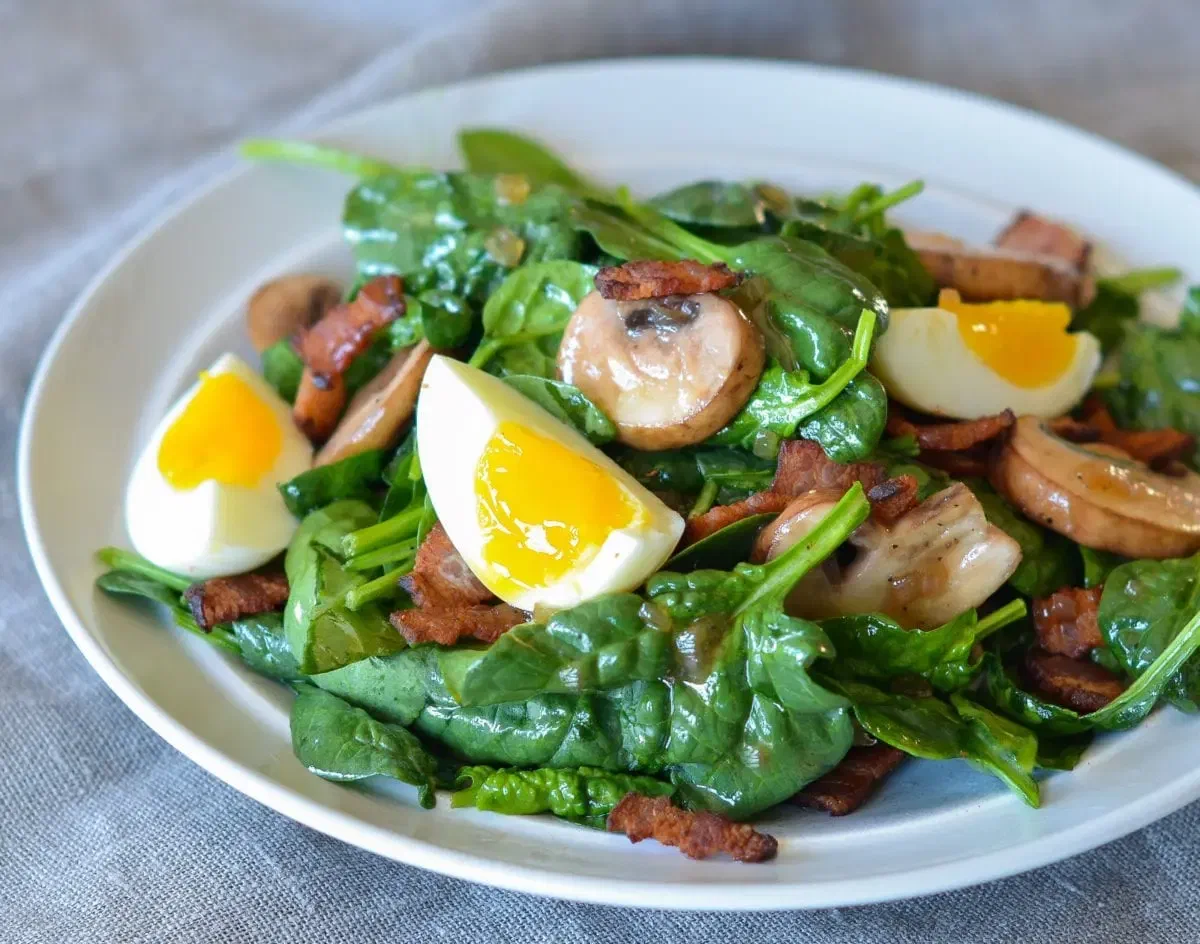 Warm Bacon Vinaigrette Spinach Salad